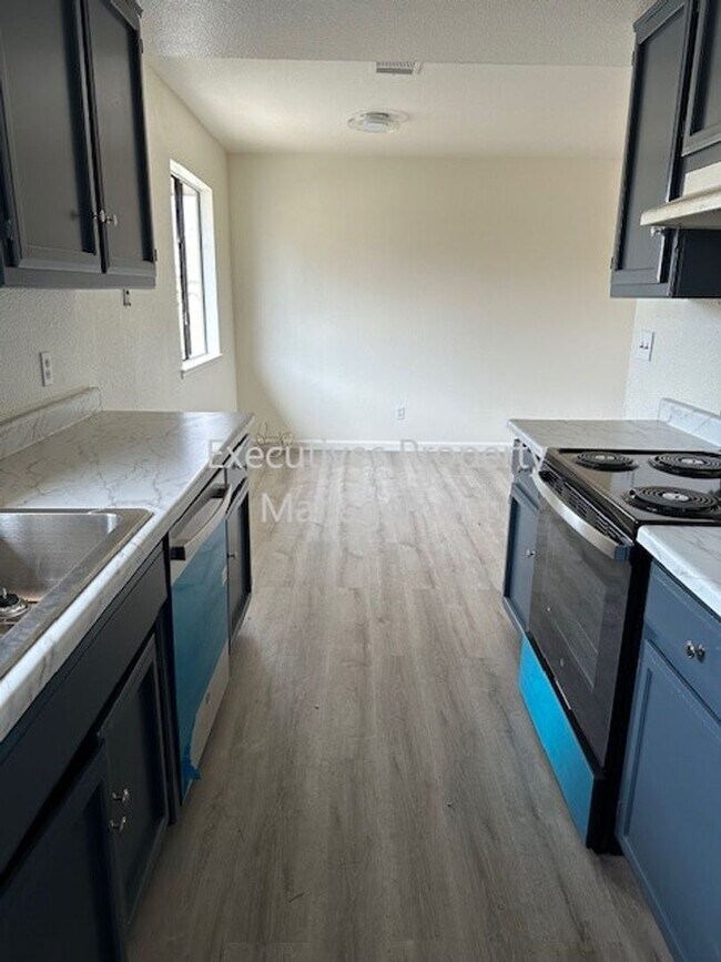 Building Photo - Apartment for Rent || 3363 San Mateo Ct Me...