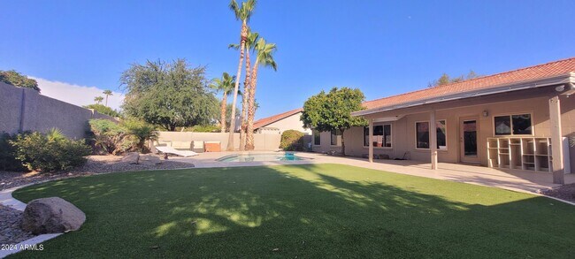 Building Photo - 8974 E Sutton Dr