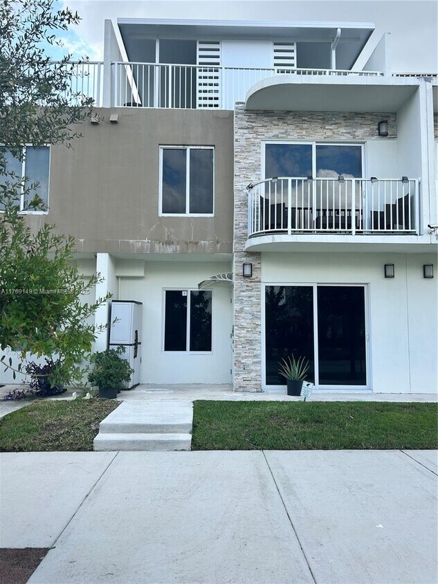 Primary Photo - 25888 SW 139th Path