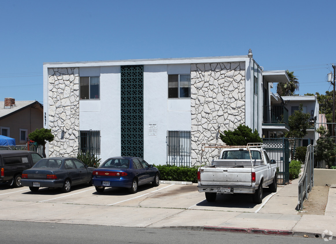 Primary Photo - 39th St. Apartments