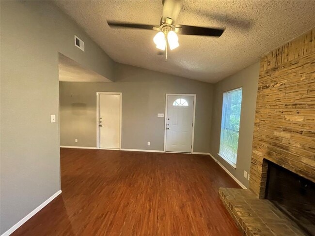 Building Photo - 7214 Lilac Ln