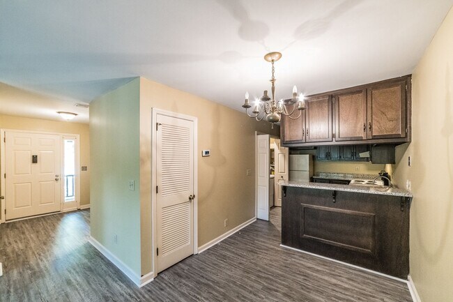 Building Photo - 2007 Greenwood Pl SW