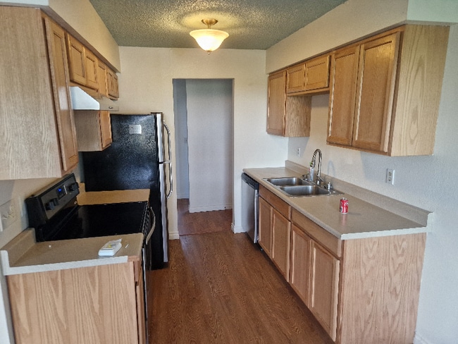 Building Photo - 17917 Bennett Rd