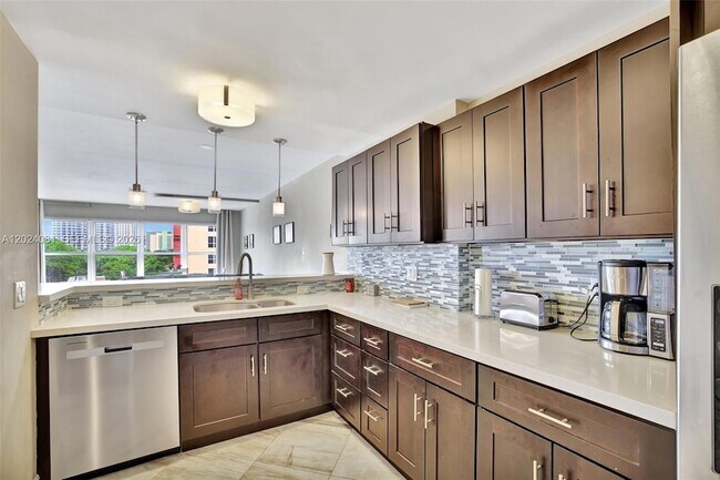 Foto del edificio - 3000 E Sunrise Blvd