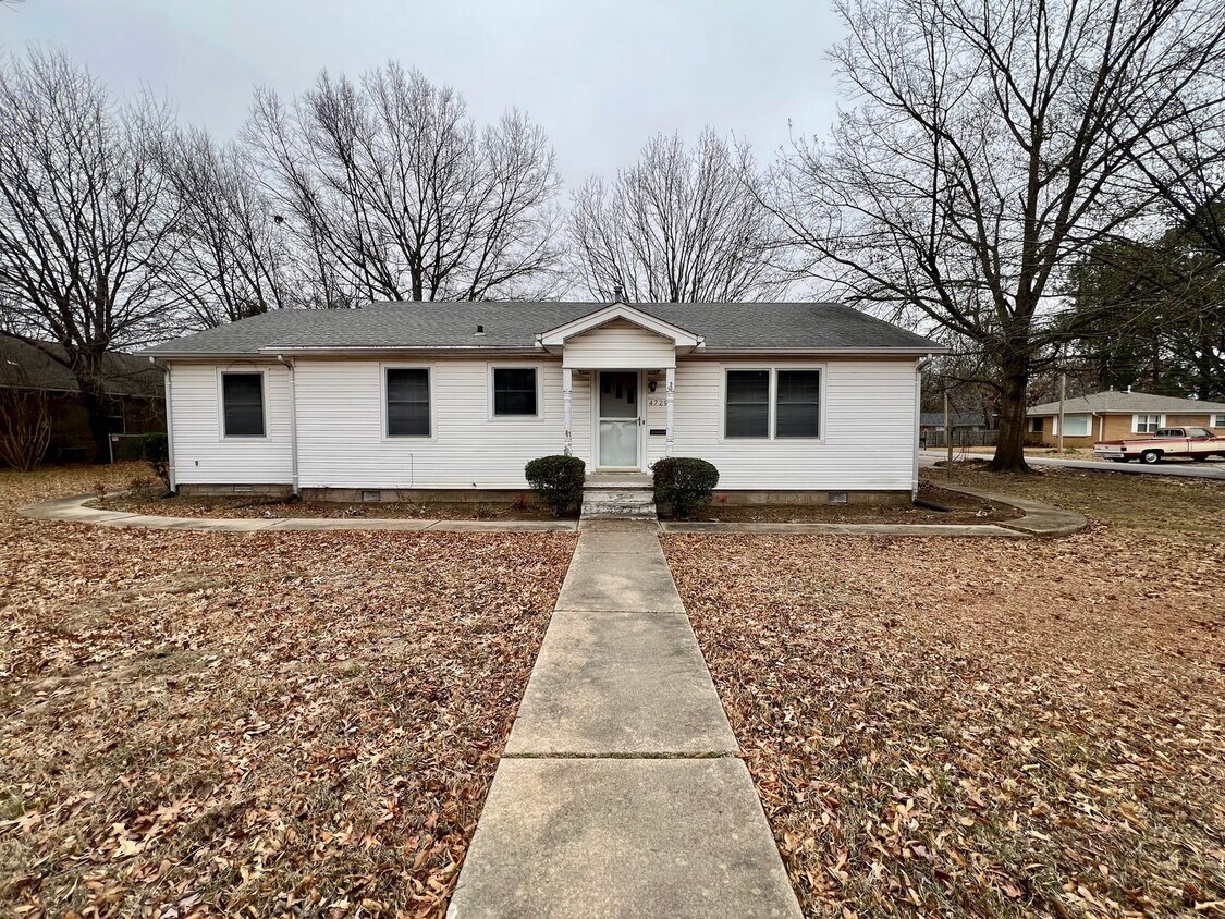 Primary Photo - 3 Bedroom/2.5 Bathroom Home Available for ...