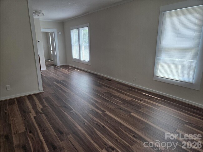 Foto del edificio - 127 N Maple St