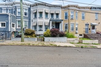 Building Photo - 307 Henry St