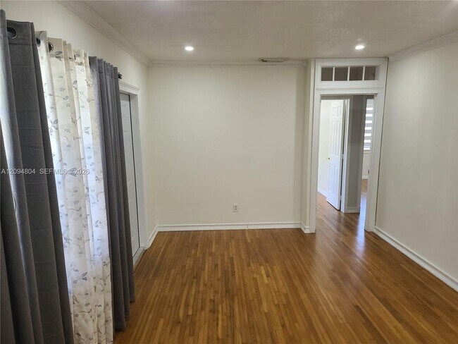 Building Photo - 2862 SW 38th Ct