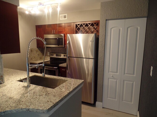 Building Photo - 2851 N Oakland Forest Dr