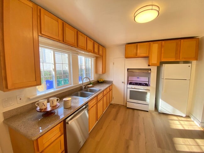 Photo - 3504-3506 Magnolia St Apartment