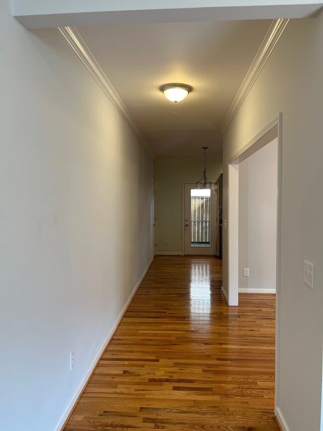 Building Photo - "Charming 2-Bed, 2-Bath Condo with Gleamin...