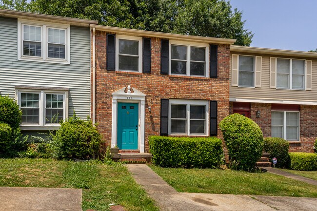 Building Photo - 1407 Springleaf Cir SE