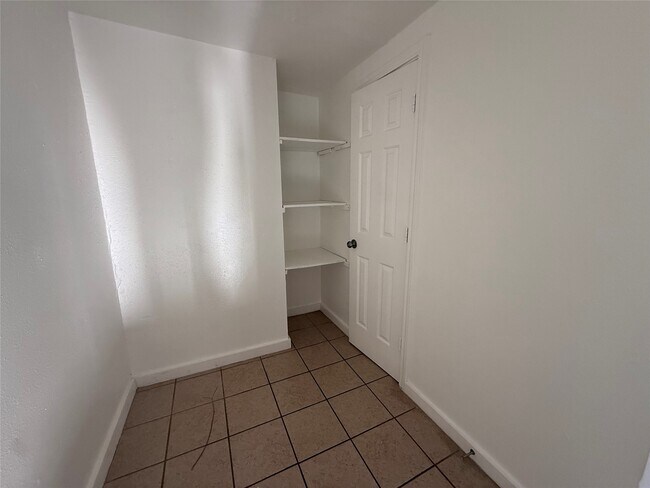 Building Photo - 938 Zoe St