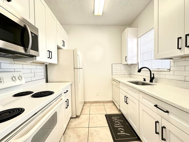 Building Photo - 751 Cypress Ln