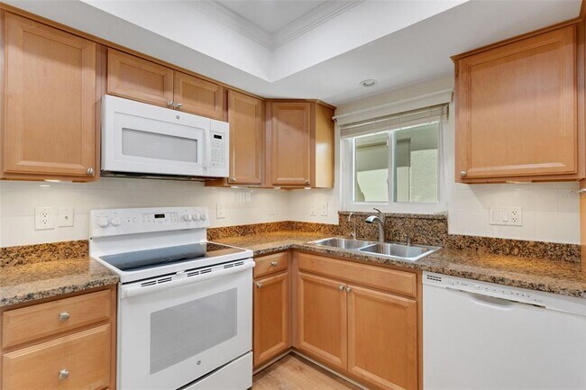 Foto del edificio - 66 Strathmore Blvd