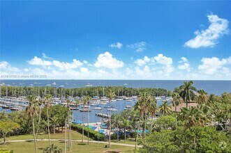 Building Photo - 2901 S Bayshore Dr