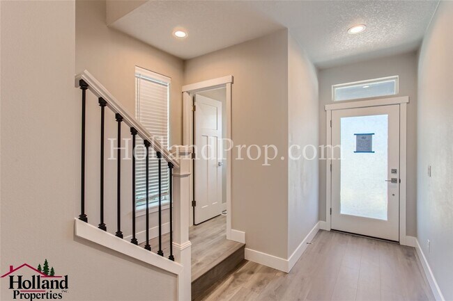 Building Photo - Charming 3 bedroom home with beautiful surrounding area!