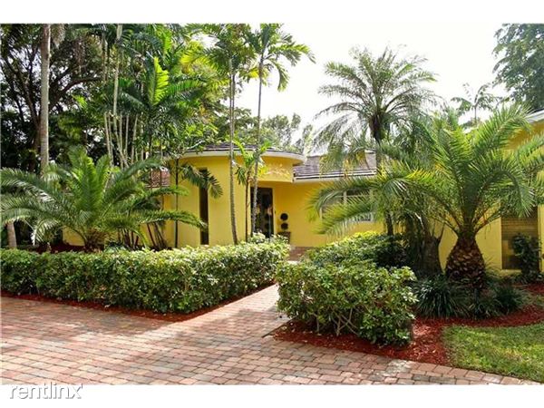 Primary Photo - 6720 SW 104th St