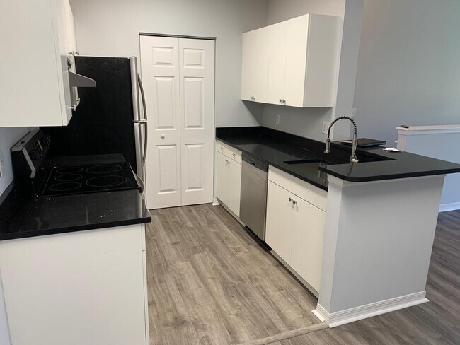 Building Photo - 10366 Fox Trail Rd S