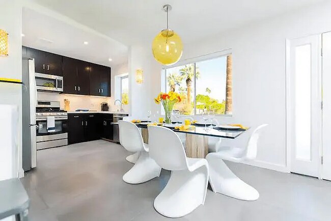 Building Photo - 695 S Vista Oro