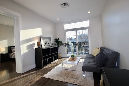 Foto principal - 442 McGrath Hwy