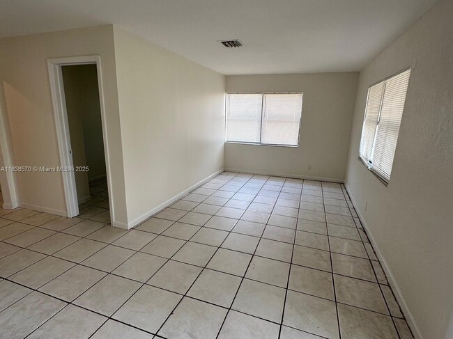 Foto del edificio - 717 NW 5th Ave