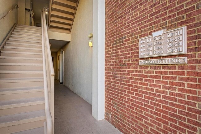 Building Photo - Peaceful Pond Views + Open Layout | 2BR + Office in Prime Location