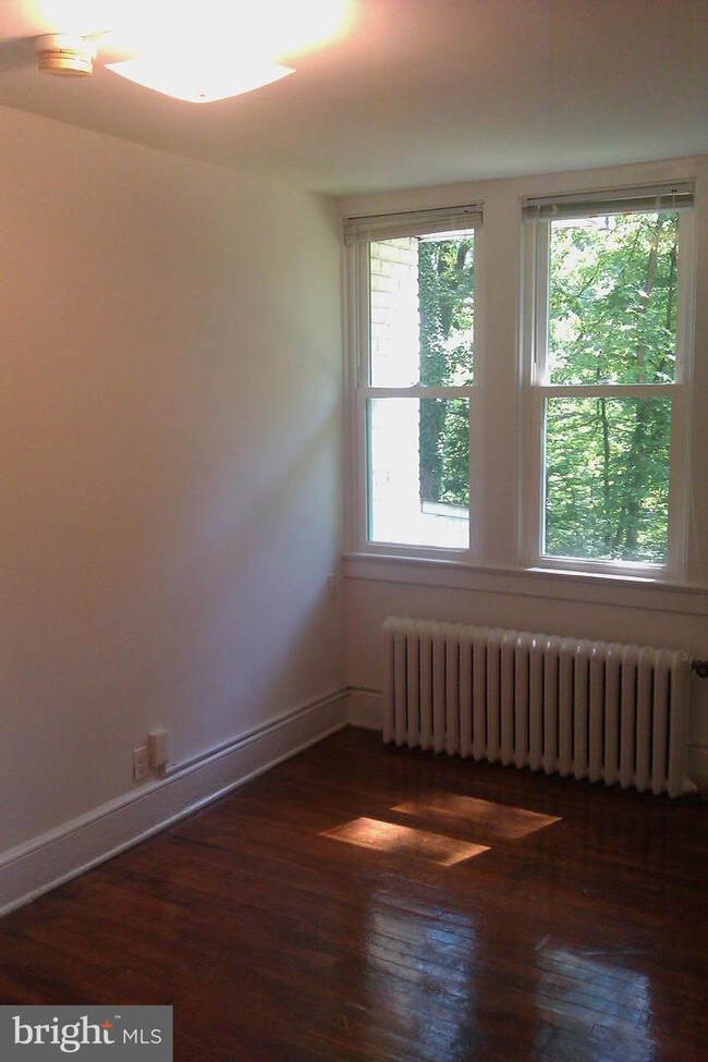 Building Photo - 700 Chaney Dr