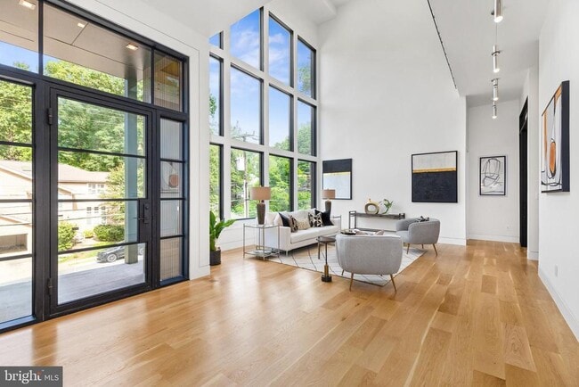 Foto del edificio - 3554 Military Rd