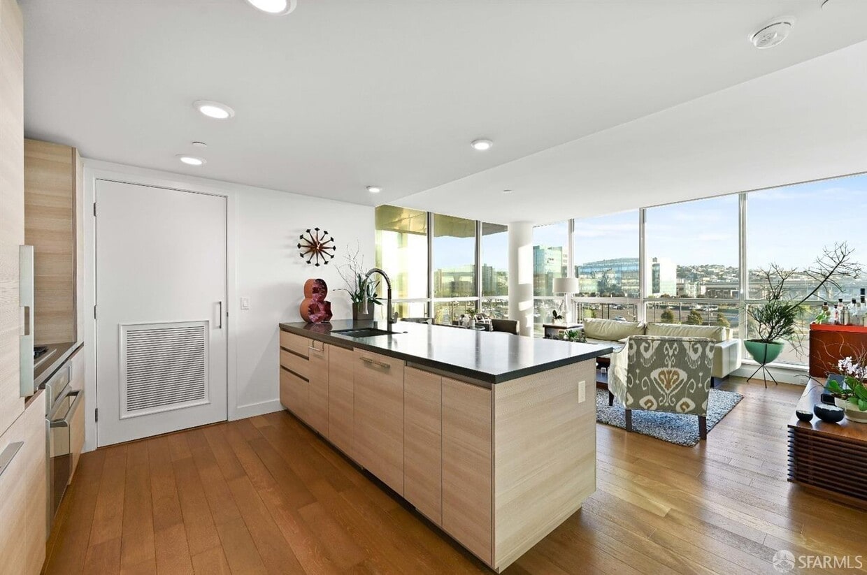 Foto principal - 718 Long Bridge Street