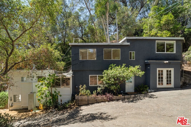 Foto del edificio - 8301 Lookout Mountain Ave