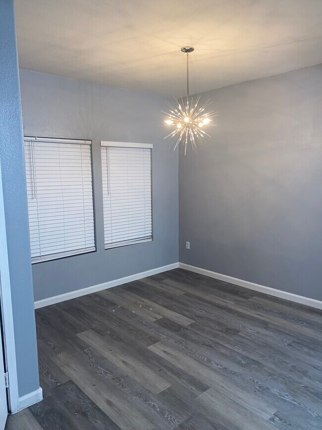 Dining Area - 8250 N Grand Canyon Dr