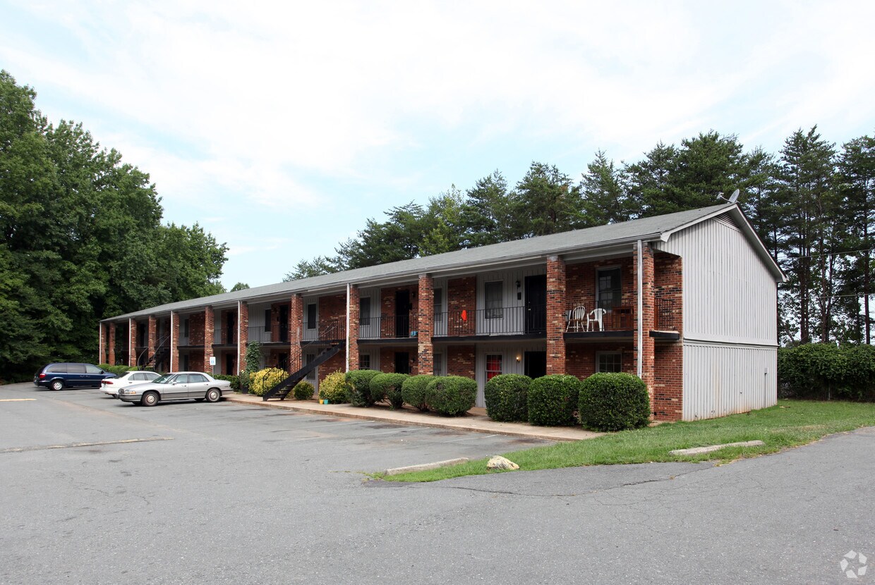 Foto principal - Delmonte Court Apartments