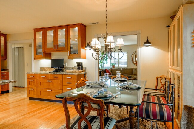 Foto del edificio - Furnished Single Story Home West of the Freeway