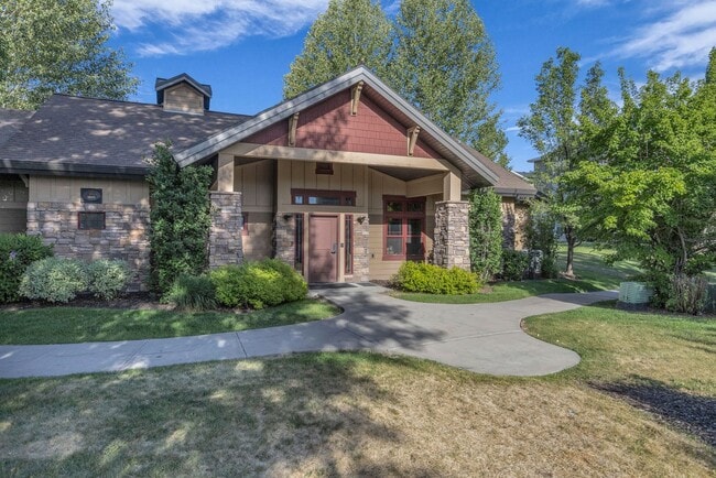 Building Photo - Ranch Landing Condo - Price Reduced!