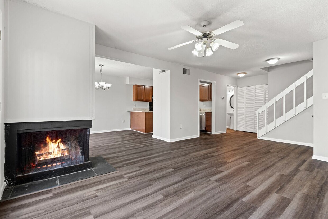 Foto principal - Available Now - 3 Bedroom, 2.5 Bathroom Co...