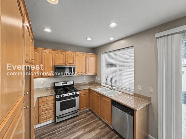 Building Photo - 1090 Azalea Ln