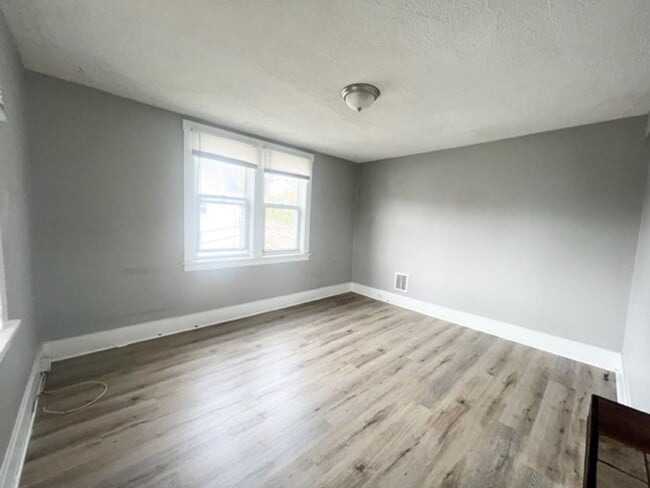 Building Photo - 837 Benwood Avenue