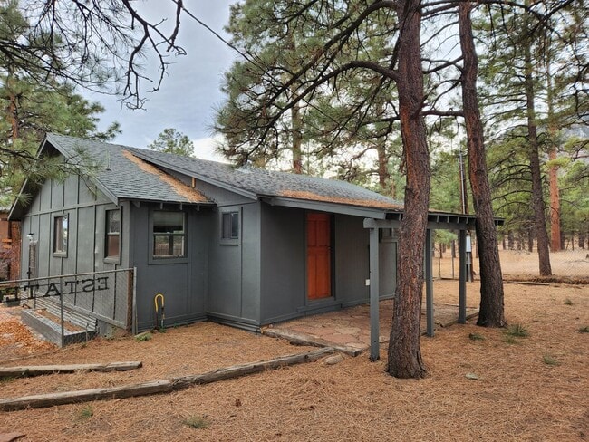 Building Photo - Quiet 2 bedroom Home near the base of Mt. ...