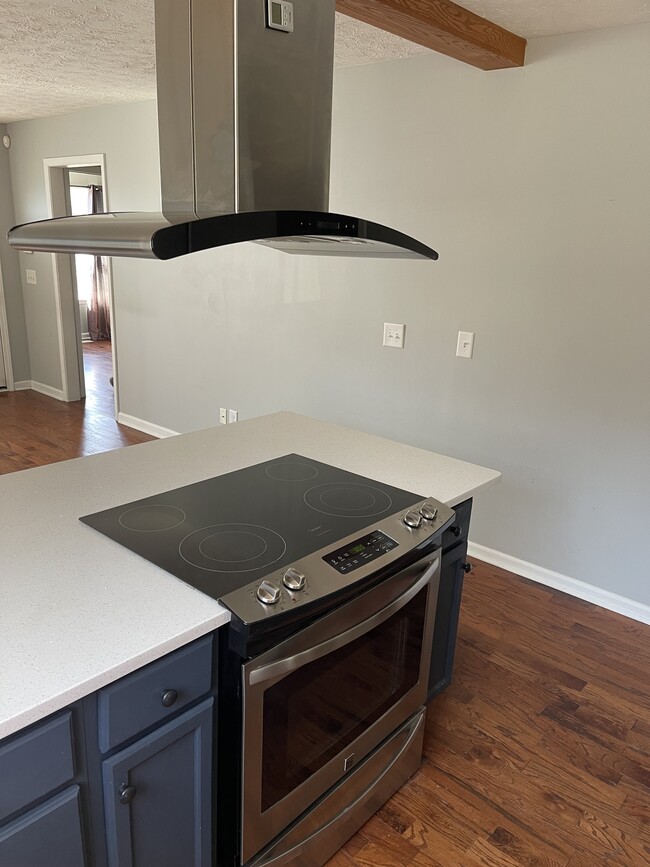 Building Photo - 1513 Luton St