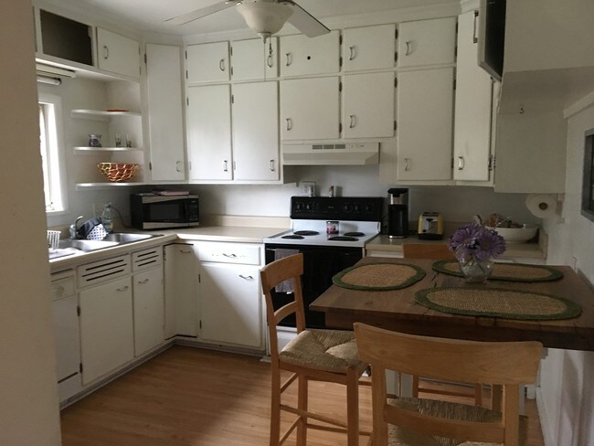 Large kitchen with lots of cupboards, counter - 1606 College St