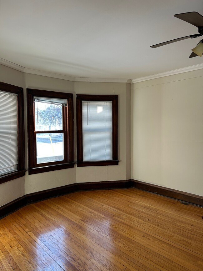 Foto del edificio - 450 W Washington Ave