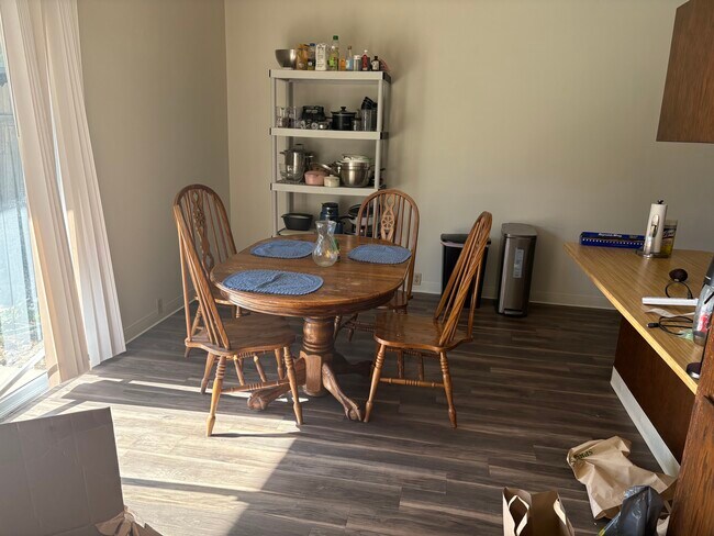 Foto del edificio - 1016 Drake Dr