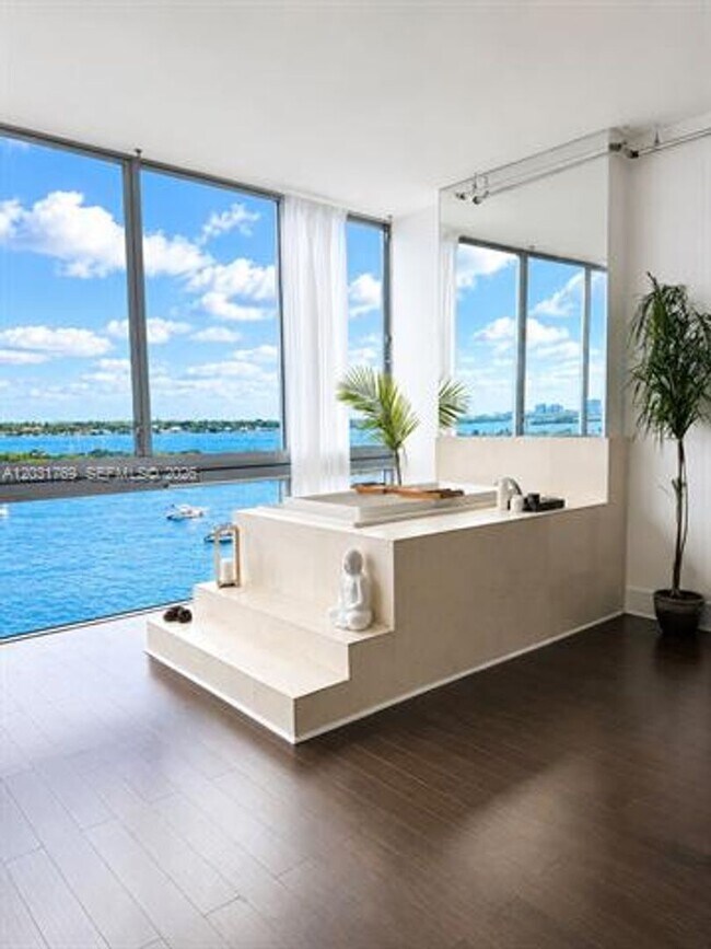 Foto del edificio - 7934 West Dr