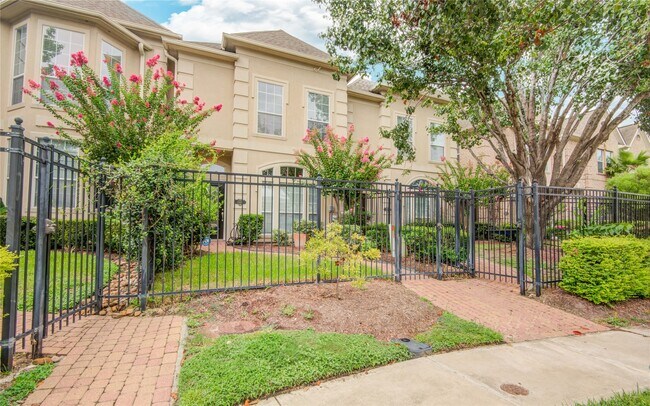 Building Photo - 13619 Brookbluff Ln