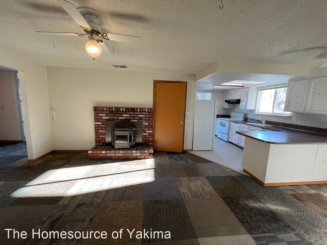 Building Photo - 3 br, 2 bath House - 1707 S 73rd Avenue