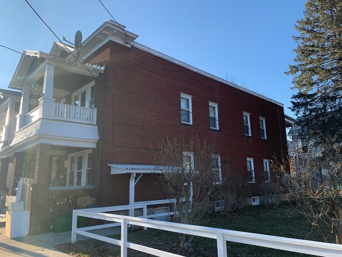 417 13th St Unit 417 2nd Floor, Huntingdon, PA 16652 Apartments in