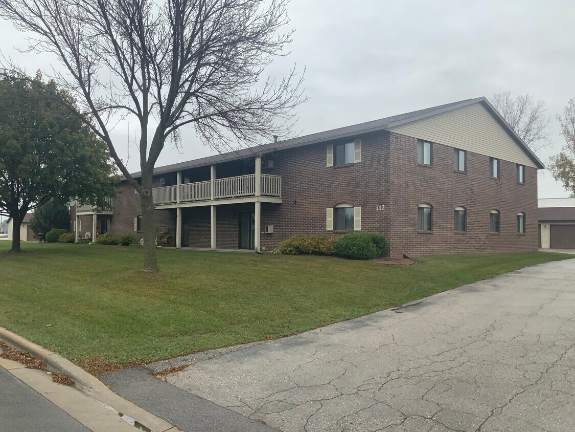 Pulaski 495 E Glenbrook Dr Pulaski, WI