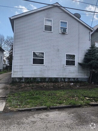 Building Photo - 6704 Claasen Ave