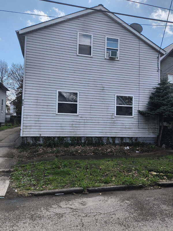 Foto principal - 6704 Claasen Ave